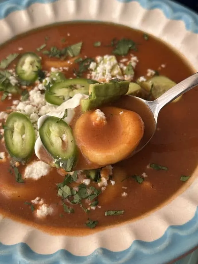 Caldillo de Frjol con Chochoyotes