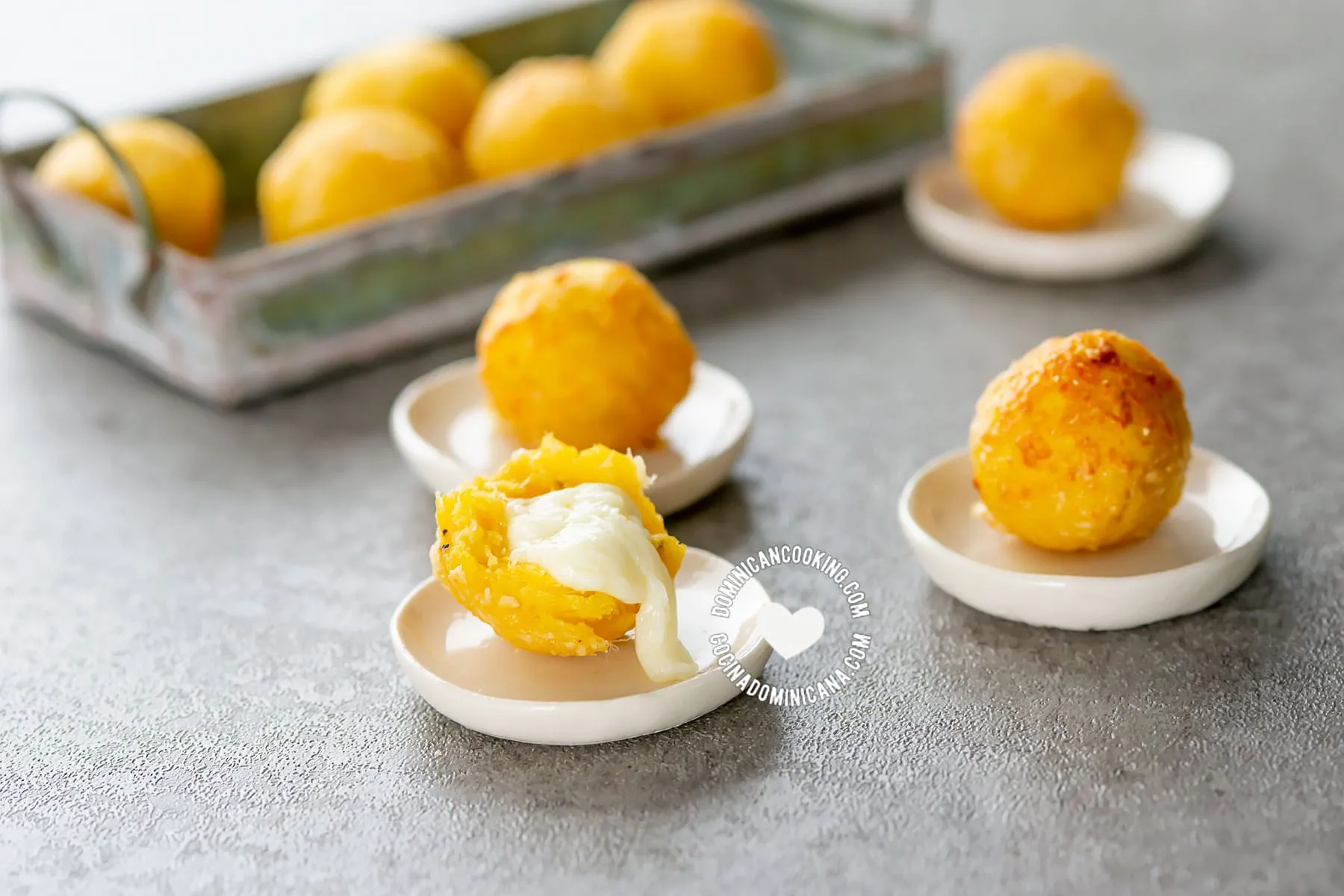 Cheese and Ripe Plantain Balls [Video+Recipe] Bolitas de Plátano Maduro