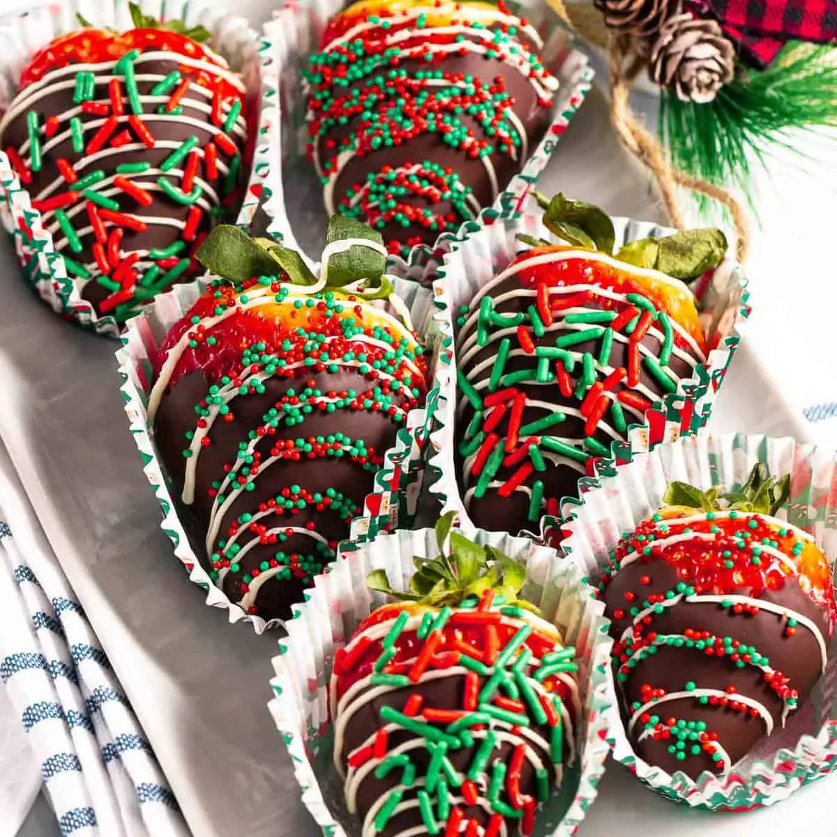 Christmas Chocolate-Covered Strawberries