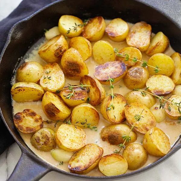 Creamy Garlic Thyme Potatoes