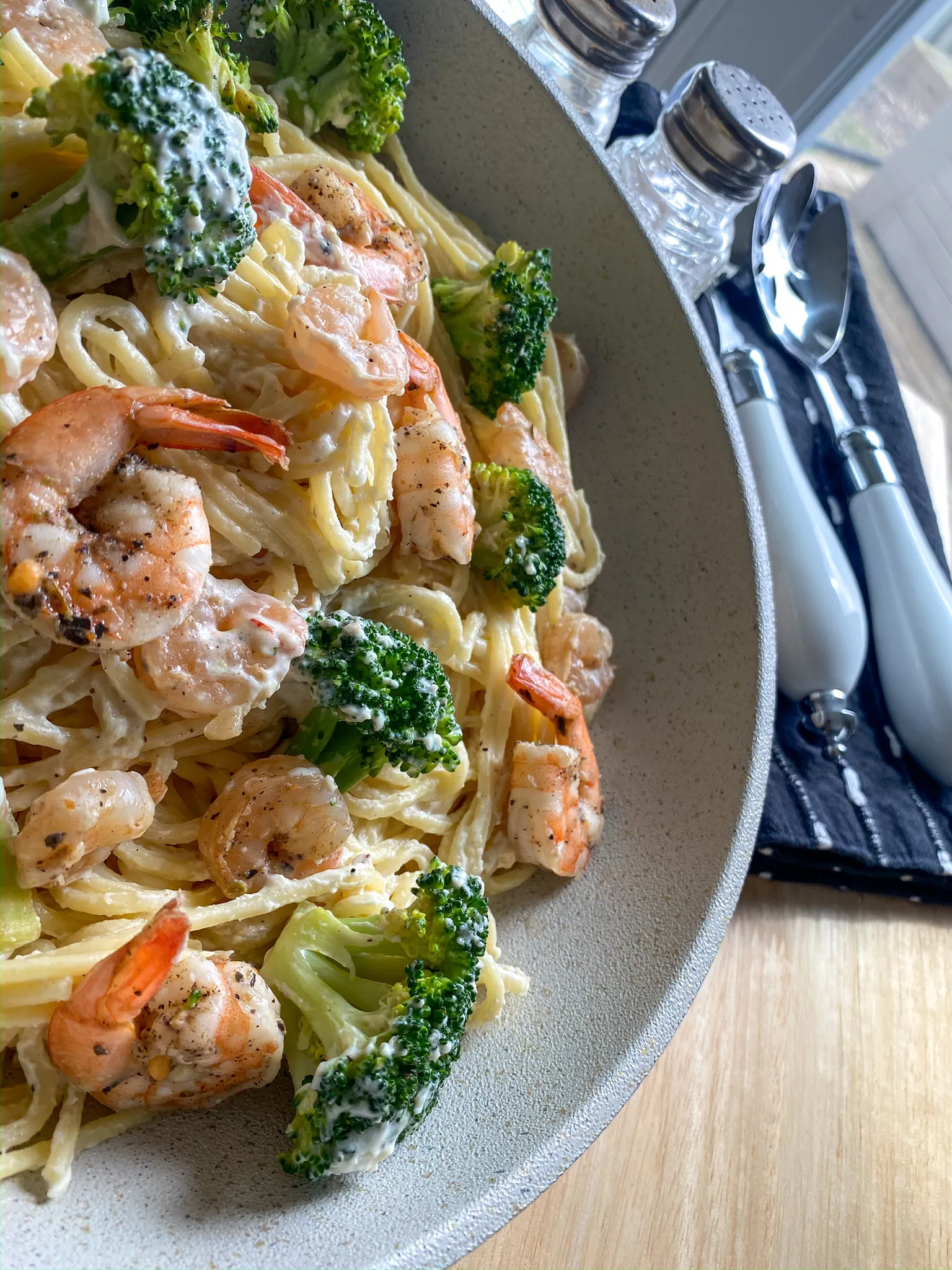 Creamy Shrimp & Broccoli Alfredo Pasta