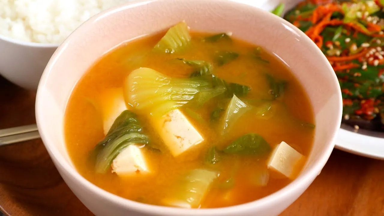 Doenjang soup with bok choy and tofu (Cheonggyeongchae...