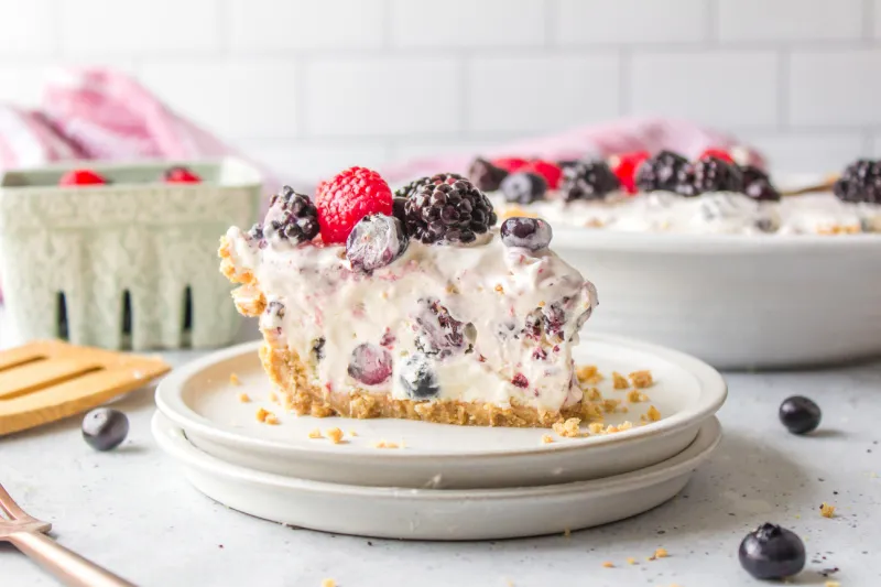 Easy No-Bake Berry Pie