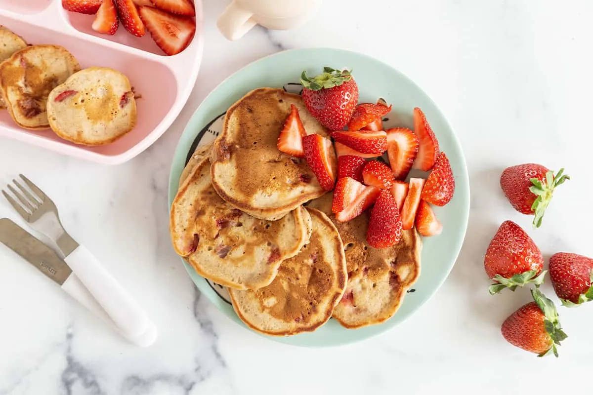 Fluffy Strawberry Pancakes