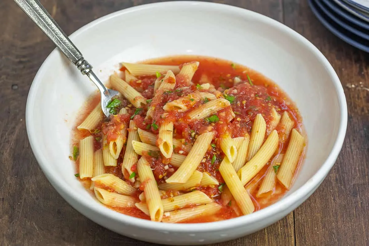 Fresh No-Cook Tomato Sauce with Pasta