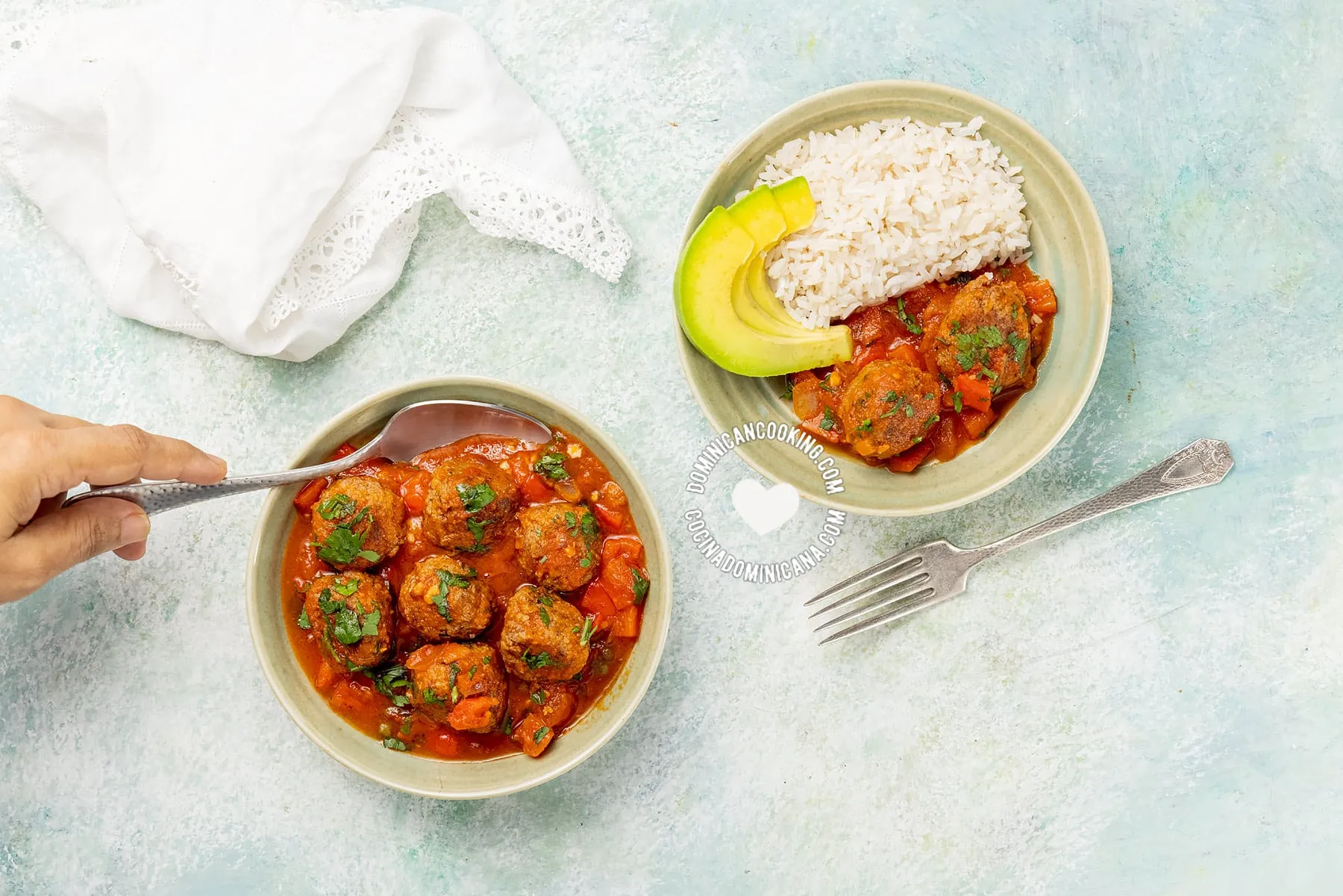 Albóndigas de Res Guisada [Video+Recipe] Dominican Meatballs