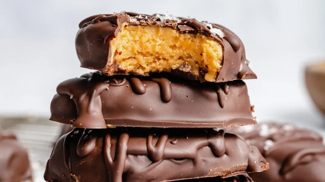 Healthy 4 Ingredient Reese's Eggs