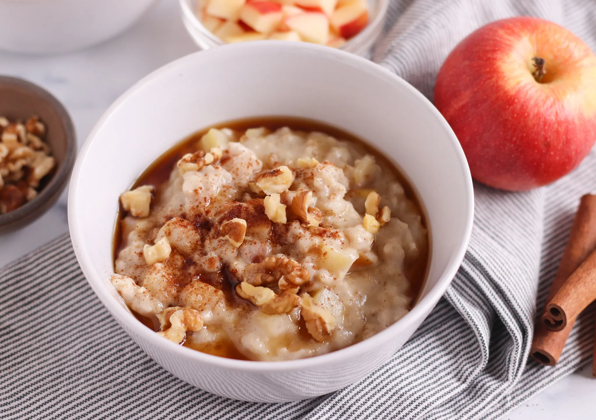 APPLE CINNAMON OATMEAL