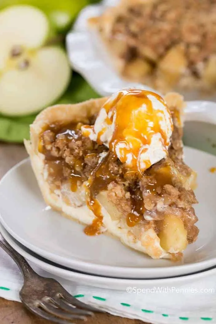 Apple Crumb Cheesecake Pie