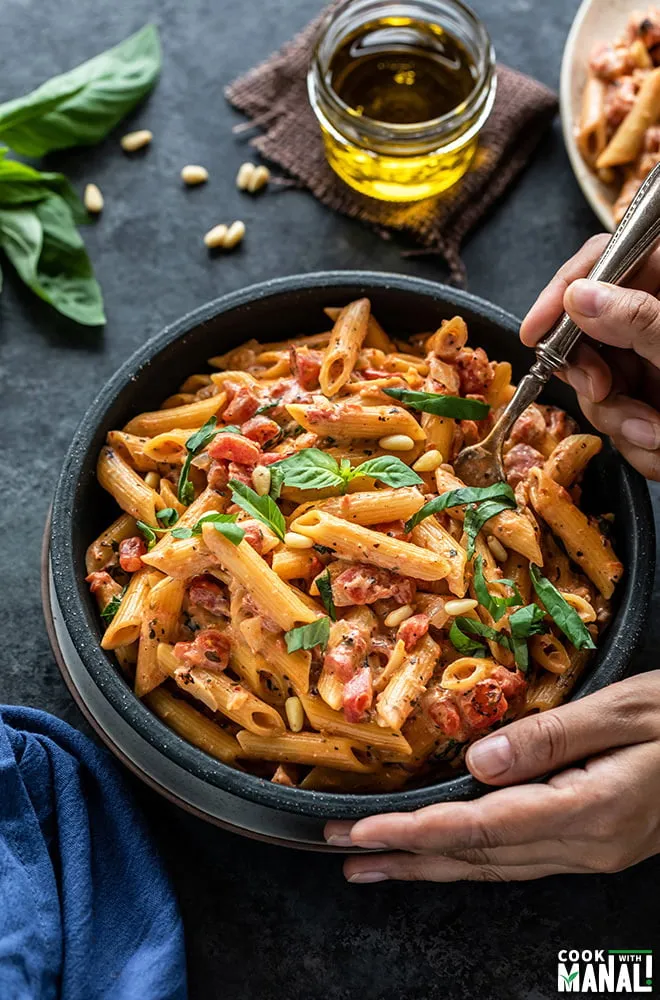 Instant Pot Creamy Tomato Basil Pasta