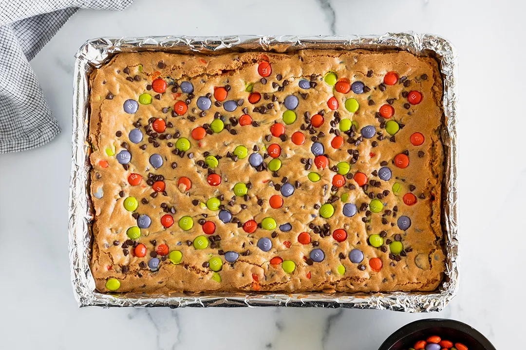 M&M's Halloween Cookie Bars