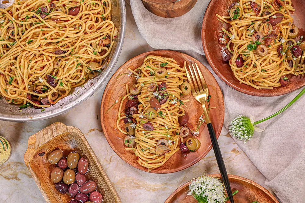 Pasta with Garlic and Olives
