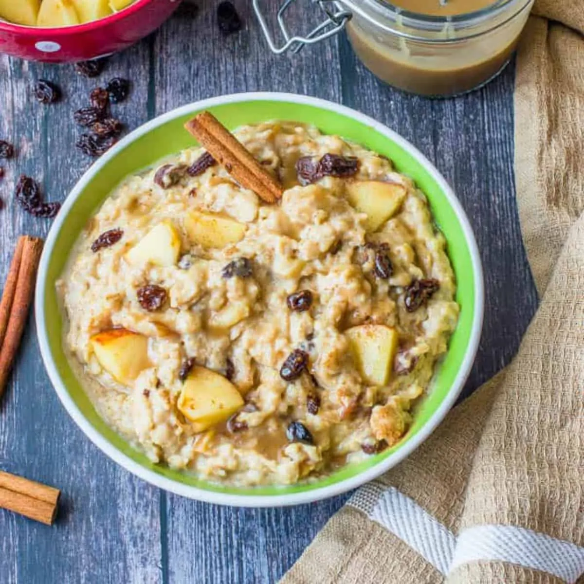 Slow Cooker Apple Cinnamon Oatmeal