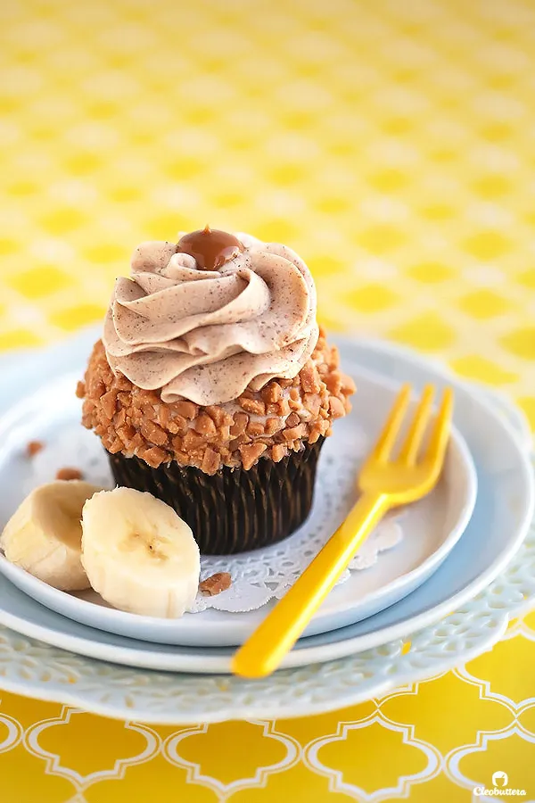Banana Cupcakes with Browned Butter Cinnamon Cream Cheese Frosting