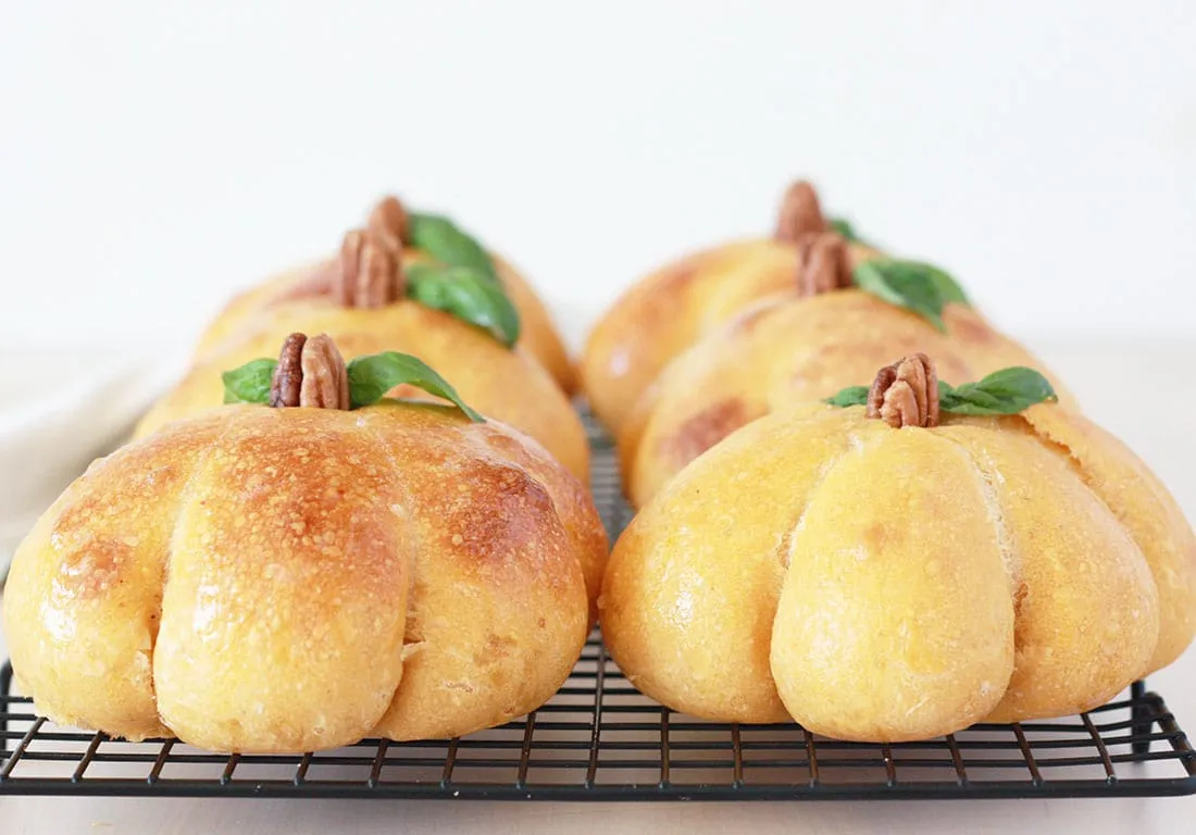 Sourdough Pumpkin Bread Bowls