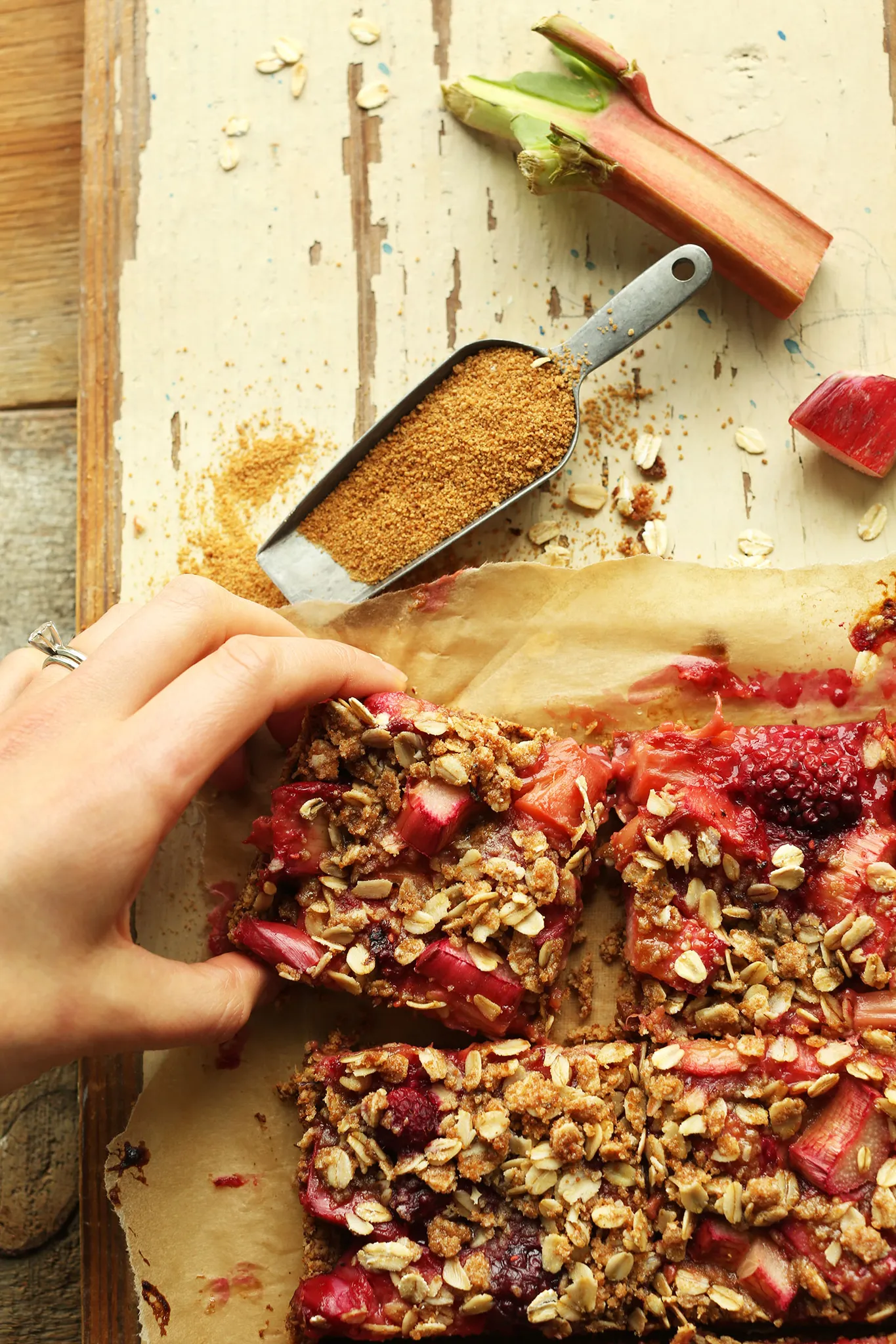 Strawberry Rhubarb Crumble Bars