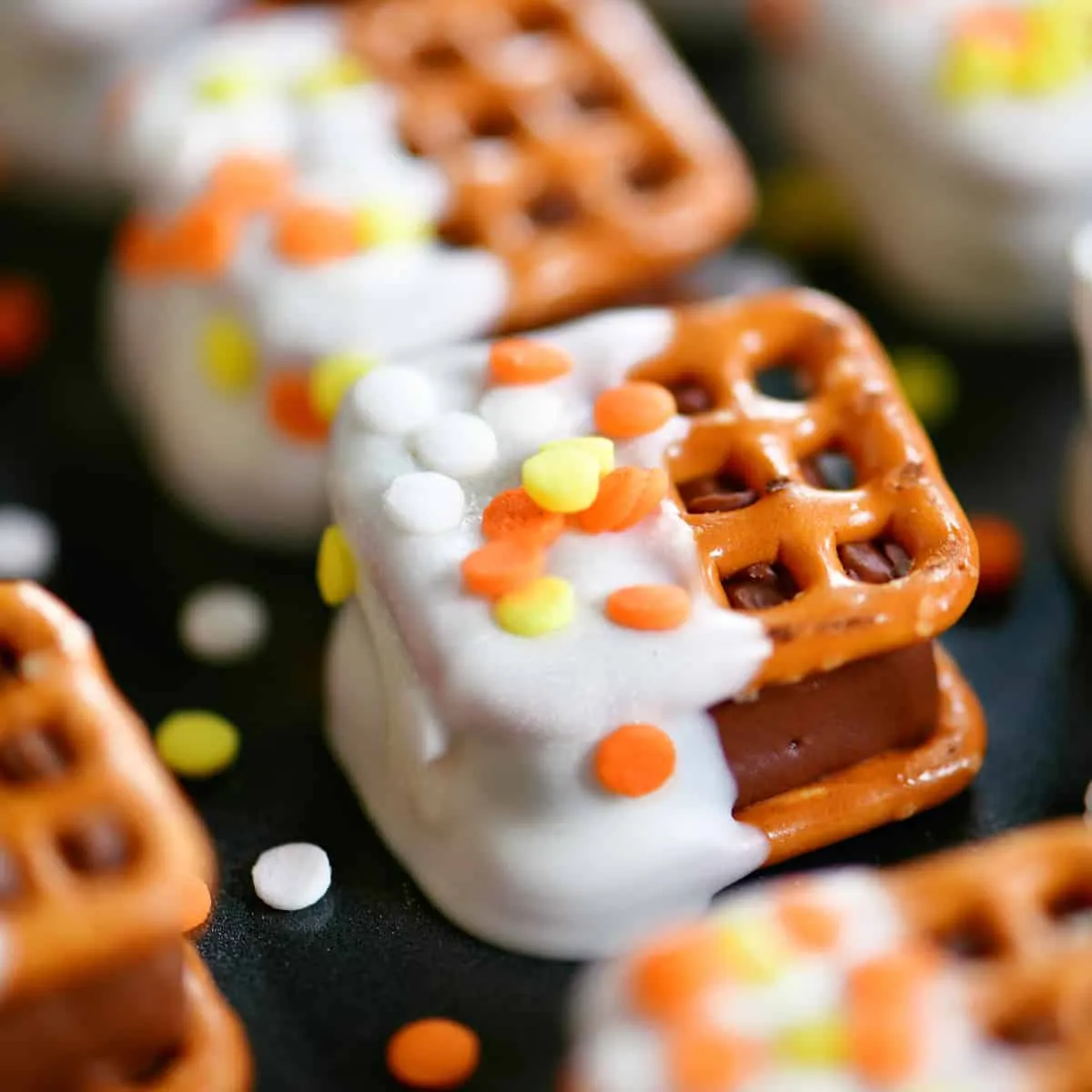 Thanksgiving Candy Bar Pretzel Bites