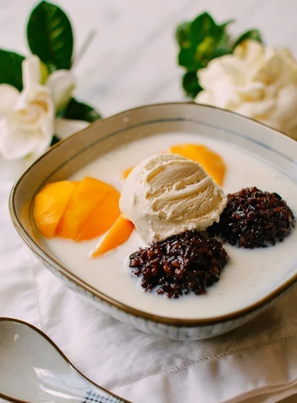 Black Sticky Rice Mango Dessert