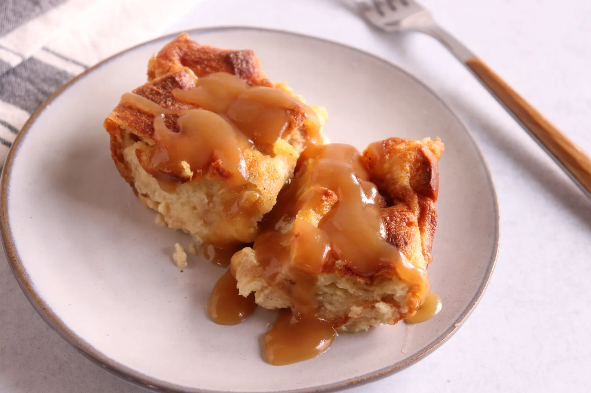 BREAD PUDDING WITH CARAMEL SAUCE