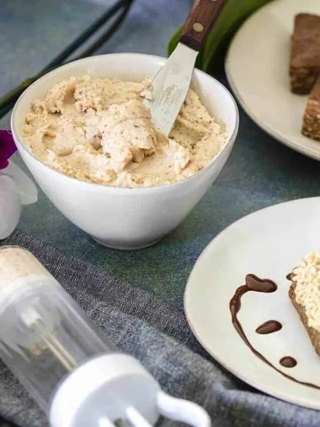 6-ingredient Keto Maple Pecan Frosting | Keto Cream Cheese Frosting